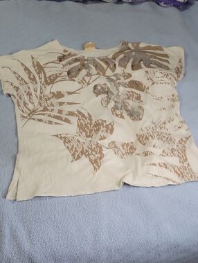 Ruby Rd. Cream Short Sleeve Tee with Tan Tropical Print
